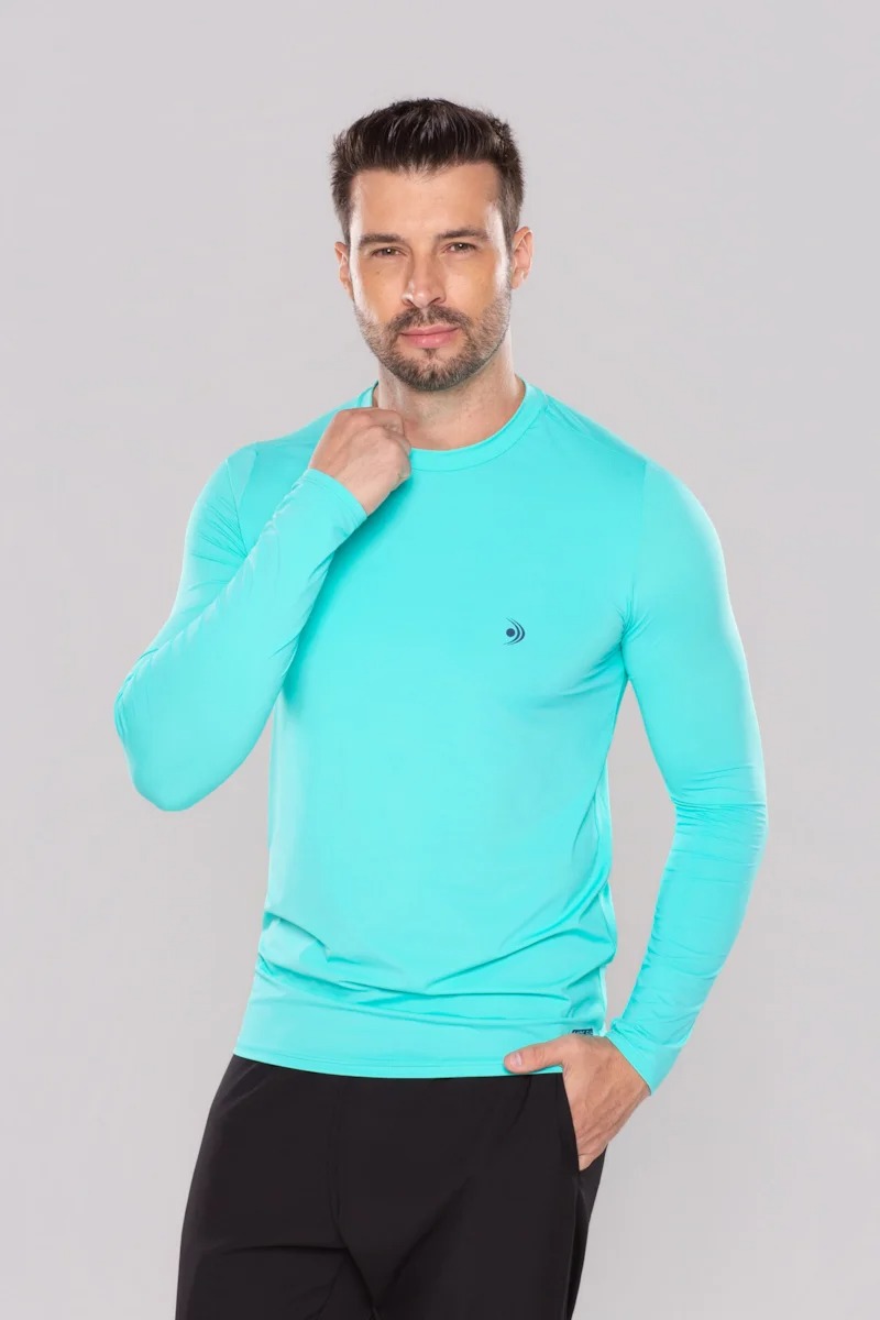 Camiseta masculina manga longa: a escolha certa para proteção solar no cotidiano